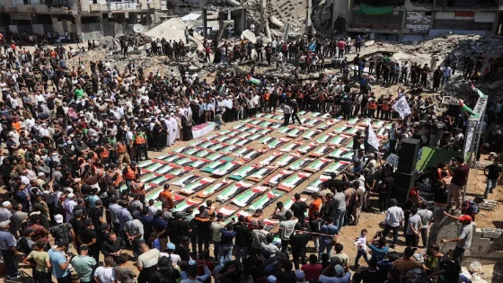 تشييع جثامين 112 شخصاً من عائلة واحدة في مدينة غزة بعد انتشالهم من تحت الأنقاض